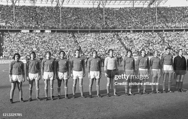 Die italienische Fußballnationalmannschaft nimmt am im mit 74.000 Zuschauern ausverkauften Berliner Olympiastadion vor dem Länderspiel gegen...