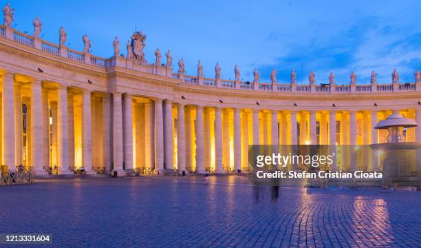almost empty st. peter's square, vatican, rome - italy - st peter's square stock pictures, royalty-free photos & images