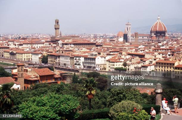 Florenz, das ist die Perle unter den Städten der Toskana. Der Blick schweift über die Dächer zum Wahrzeichen der Stadt, der gewaltigen Kuppel des...