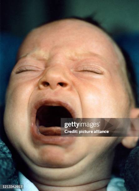 Das Archivbild vom zeigt ein vor Hunger schreiendes Baby. Jeder Säugling weint vor Hunger oder Müdigkeit. Viele Babys schreien aber stundenlang ohne...