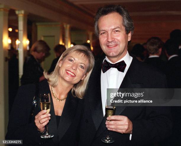 Die Schauspielerin Sabine Postel trauert um ihren Ehemann Otto Riewoldt : Der 54-Jährige starb am 16.1.2003 völlig unerwartet an Lungenkrebs. Wie die...