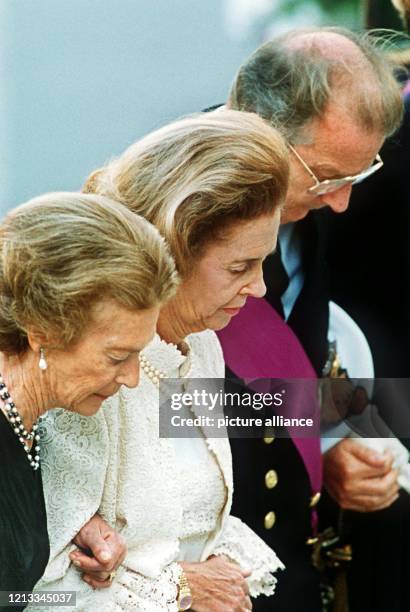 Josephine Charlotte, Großherzogin von Luxemburg, die Witwe Königin Fabiola und der zukünftige König der Belgier, Prinz Albert, verlassen am 7.8.1993...