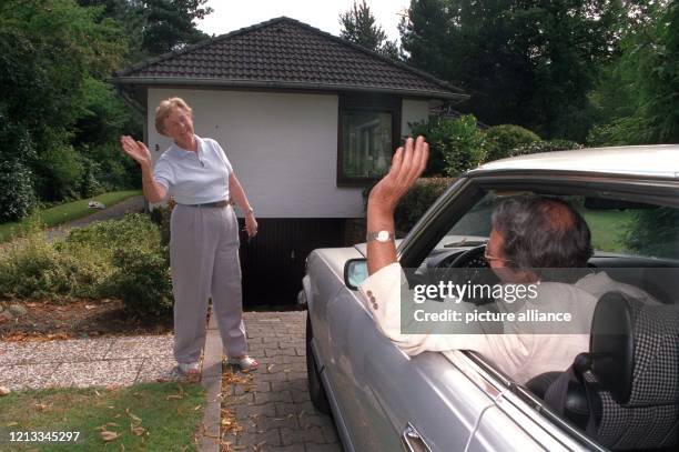 Die Hausbesitzer können beruhigt in die Ferien fahren, denn Elfriede Wolter vom Hamburger "Haushüter-Service" wird sich in ihrer Abwesenheit...