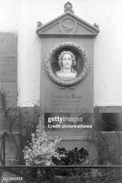 Das Grab Der Jugendliebe Goethes, Friedericke Brion In Meisenheim Bei
