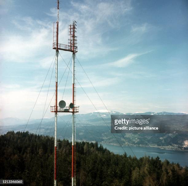 Blick auf die Fernseh-Antenne auf dem Pyramidenkogel am Wörthersee in Kärnten .