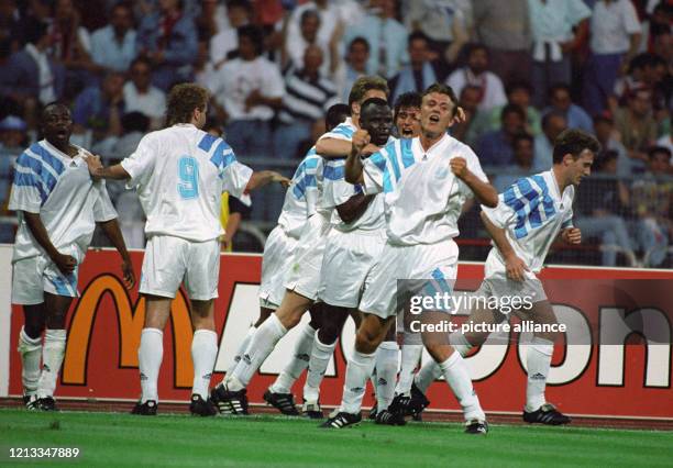 Der französische Fußballverein Olympique Marseille besiegt am 26. Mai 1993 im ersten Finale der UEFA Champions League den italienischen Vertreter AC...