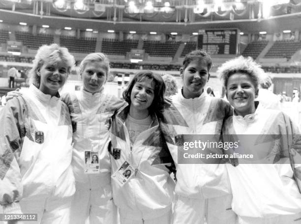 Das Damen-Quintett der Bundesrepublik im Florettfechten, bestehend aus Anja Fichtel, Christiane Weber, Zita Funkenhauser, Sabina Bau und Anette Klug,...