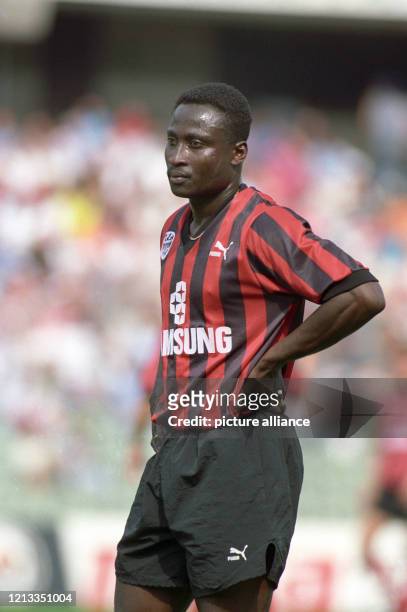 Anthony Yeboah vom Fußball-Bundesligisten Eintracht Frankfurt aufgenommen am 24. April 1993 in Frankfurt.