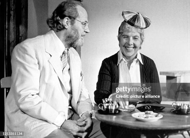 Gerda Gmelin und Benno Sterzenbach spielen am 14.9.1978 das Zweipersonenstück "Altmodische Komödie" im Hamburger Theater im Zimmer. Die Hamburger...
