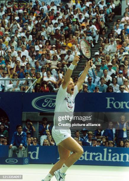 Der deutsche Tennisprofi Boris Becker wurde durch seinen Sieg bei den Australian Open in Melbourne die Nummer Eins der Weltrangliste. Ein jubelnder...