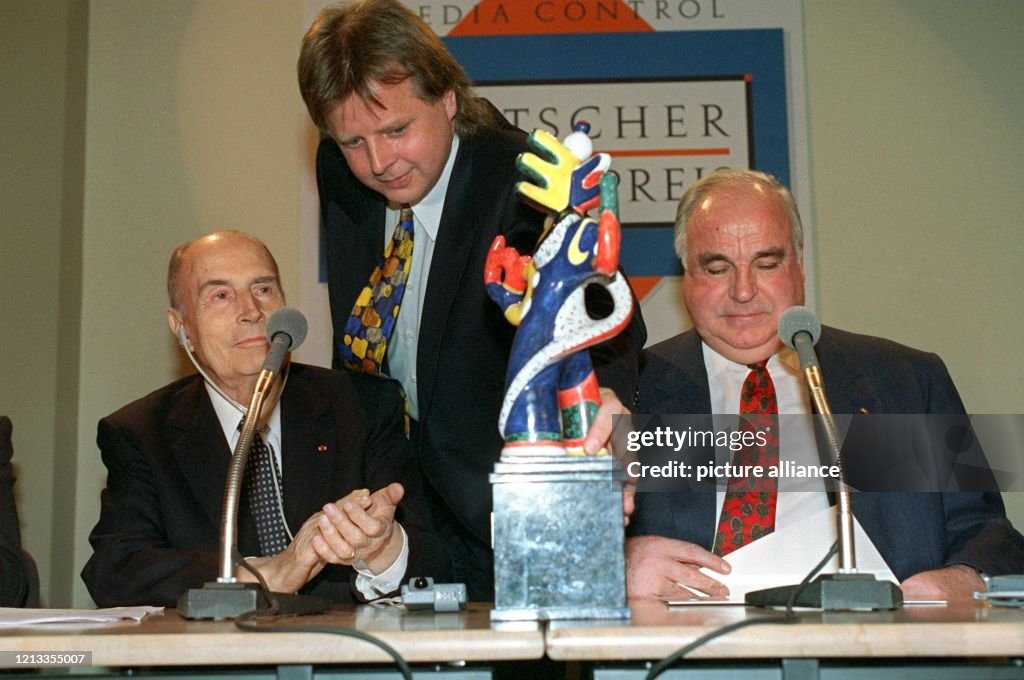 Mitterrand mit "Deutschem Medienpreis '94" geehrt