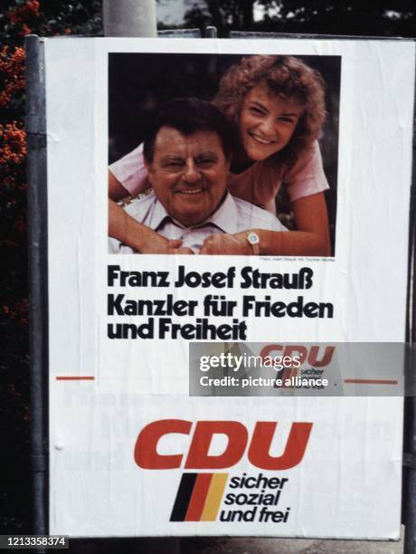 Ein Wahlplakat der CDU zeigt Franz Josef Strauß, den Spitzenkandidaten der Unionsparteien für die am 5. Oktober 1980 stattfindende Bundestagswahl,...