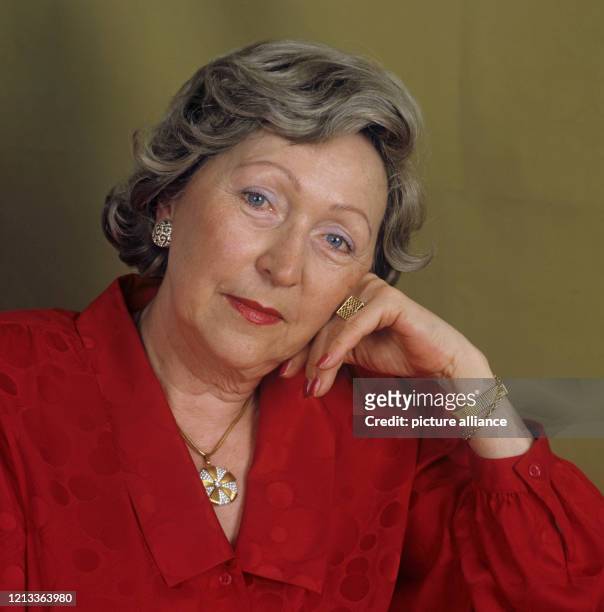 Porträt der deutschen Schriftstellerin Utta Danella vom Juni 1987.