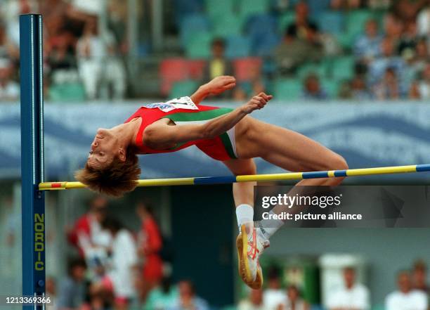 Sie kam, sah und siegte: Stefka Kostadinowa aus Bulgarien sprang am 13.08.95 bei den 5. Leichtathletik-Weltmeisterschaften im schwedischen Göteborg...