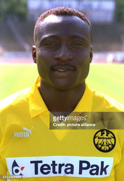 Anthony Yeboah , Stürmer, im Verein seit 1990, Nationalspieler, 18 A-Länderspiele für Ghana. Frühere Klubs: 1. FC Saarbrücken, Okwawu United, Corner...