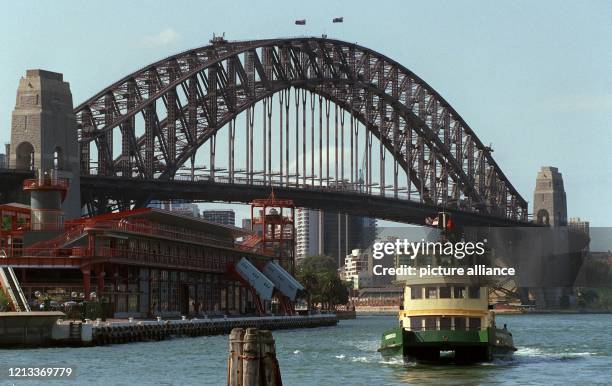 Blick auf die Harbour-Bridge im australischen Sydney, die Verbindung von der Innenstadt zum Stadtteil Kirribilli. Der Marathonlauf während der vom...