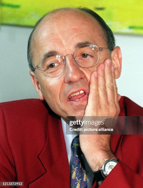 Der bayerische Justizminister Alfred Sauter wurde von Ministerpräsident Stoiber aus seinem Amt entlassen. Hintergrund sind die Millionenverluste bei...