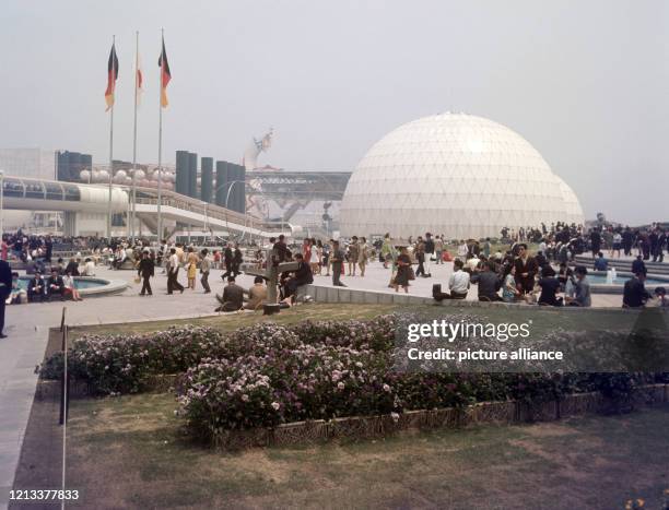 Der Deutsche Pavillon auf dem Gelände der Expo '70 in Suita, einem Vorort der japanischen Stadt Osaka. Aufnahme vom Mai 1970.