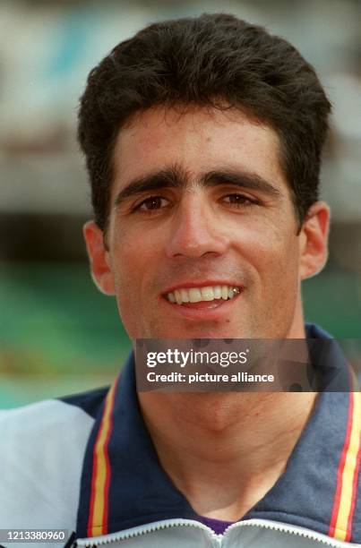 Der fünfmalige spanische Tour de France-Sieger Miguel Indurain - hier freut er sich nach dem Gewinn der Goldmedaille im Einzelzeitfahren bei den...