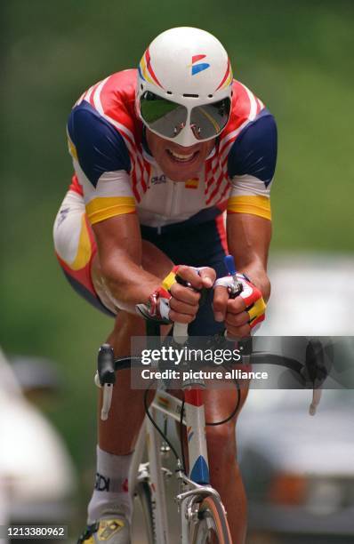 Der fünfmalige spanische Tour de France-Sieger Miguel Indurain - hier in Aktion beim Gewinn der Goldmedaille im olympischen Einzelzeitfahren am in...