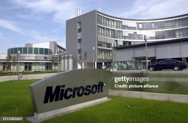 Der US-Softwarekonzern Microsoft hat seine neue Deutschland-Zentrale in Unterschleißheim bei München am 25. Oktober 2000 bezogen. Microsoft-Chef...