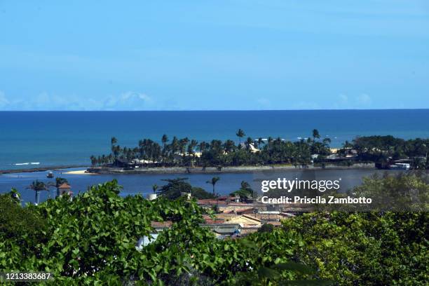 view of arraial d' ajuda from the centro histórico do descobrimento (cidade alta), porto seguro, bahia, brazil - seguro 個照片及圖片檔