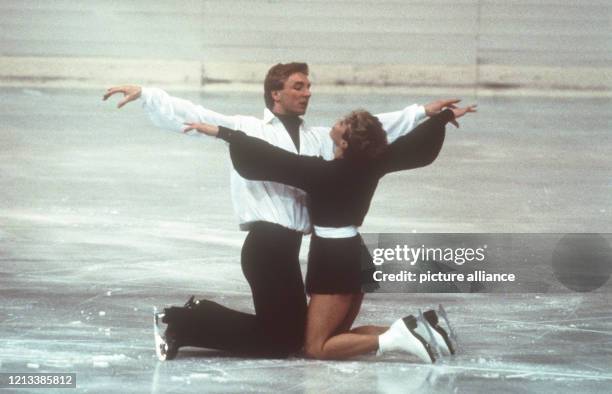 Die britischen Eistänzer Jayne Torvill und Christopher Dean versetzen am bei den Olympischen Winterspielen von Sarajevo mit ihrer wunderbaren Kür die...