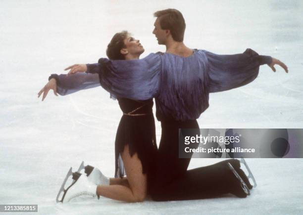 Die britischen Eistänzer Jayne Torvill und Christopher Dean versetzen am bei den Olympischen Winterspielen von Sarajevo mit ihrer wunderbaren Kür die...