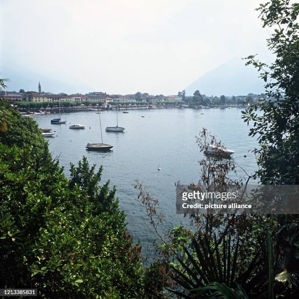 Blick über den Lago Maggiore auf Ascona im Kanton Tessin, aufgenommen 1993.