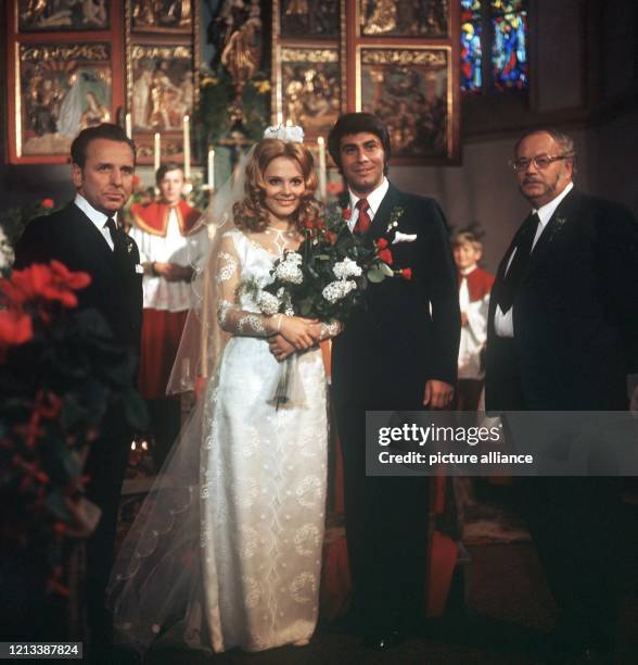 Hochzeitsszene in dem Film "Kinderarzt Dr. Fröhlich" mit dem Brautpaar Roy Black und Heidi Hansen sowie Georg Thomalla . Am 9. Oktober 2001 ist der...