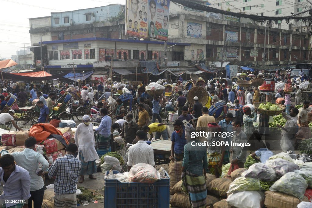People throng at Karwan Bazar wholesale market during the...