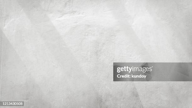 abstract background from white concrete wall with sunlight, light and shadow. - pleister bouwmateriaal stockfoto's en -beelden