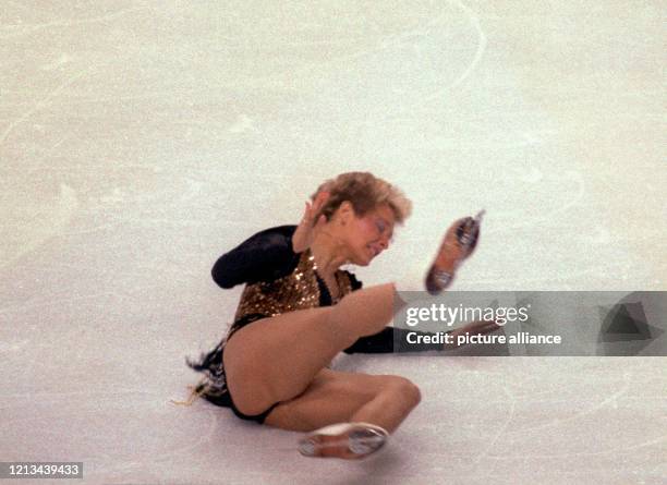 Die deutsche Eiskunstläuferin Claudia Leistner zeigt im Wettbewerb der Olympischen Winterspiele am 25.2.1988 in Calgary ihre Kurzkür, in der sich...