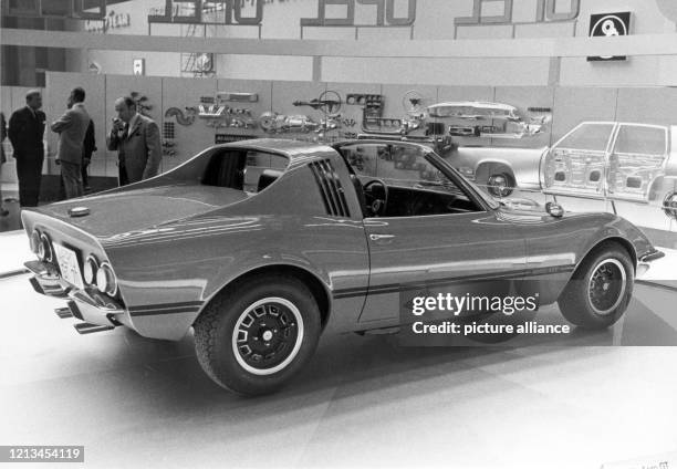 Die Designstudie Opel Aero GT zeigt eine offene Version des Opel GT Sportwagens, aufgenommen am auf der Internationalen Automobil-Ausstellung in...
