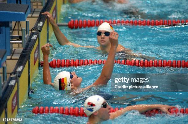 Schwimmerin Kristin Otto bejubelt am in Seoul ihren Olympiasieg im Finale über 100 m Freistil der Damen. Sie siegt in 54,93 s. Dritte wird die...