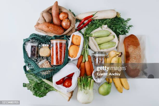 concepto de compra de cero residuos - comida básica fotografías e imágenes de stock