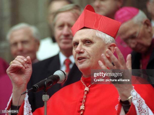 Joseph Kardinal Ratzinger, Präfekt der Römischen Glaubenskongregation, während seiner Predigt an Christi Himmelfahrt am 8.5.1997 im Münchner...