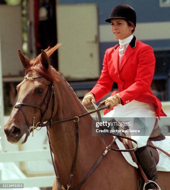 Die jordanische Prinzessin Haya Bint Al-Hussein auf ihrem Pferd Tiptronic\fs12\ \fs16\am 9.5.1997 während des Reitturniers "Pferd International" in...