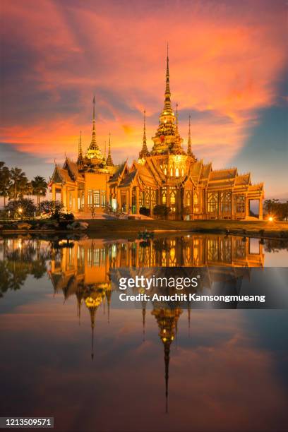wat none kum - the emerald buddha temple in bangkok stock pictures, royalty-free photos & images
