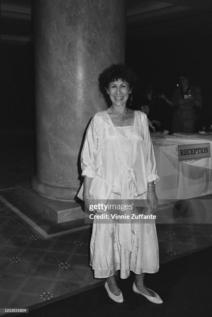 Rhea Perlman