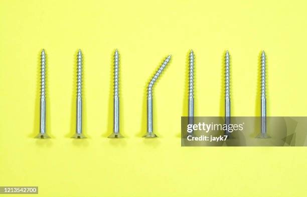 bent metal screw - werkzeug freisteller stock-fotos und bilder