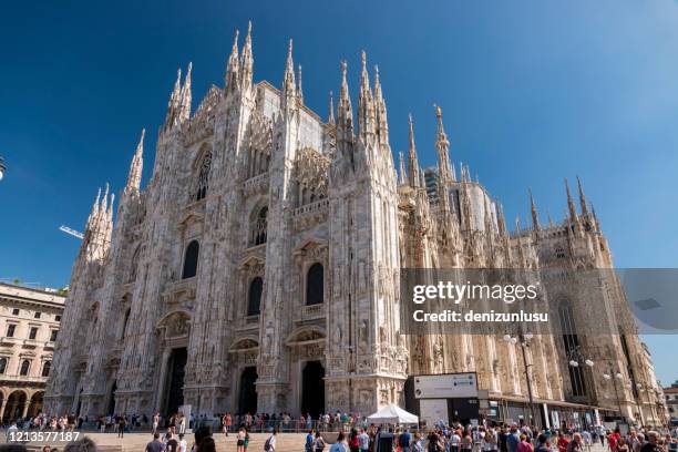 de kathedraal van milaan - duomo di milano stockfoto's en -beelden