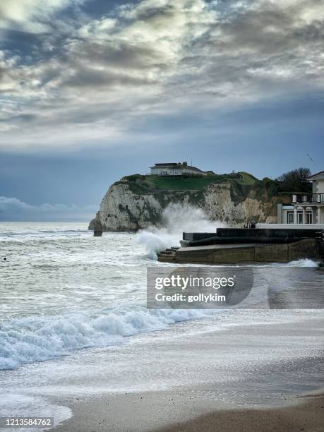 albion hotel, bahía de agua dulce, isla de wight - bahía de freshwater isla de wight fotografías e imágenes de stock