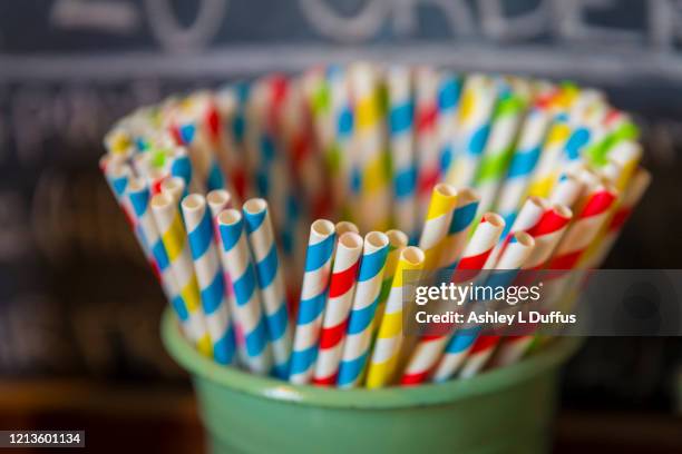 cardboard straws - papieren rietje stockfoto's en -beelden