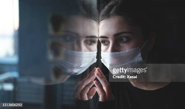 cuarentena de aislamiento coronavirus covido 19 - infectious disease fotografías e imágenes de stock