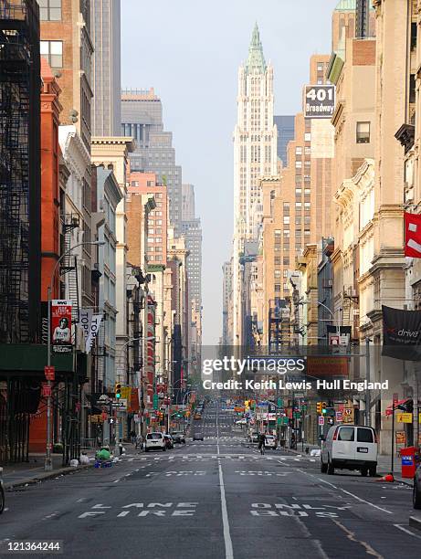 sunday morning on broadway - broadway manhattan fotografías e imágenes de stock