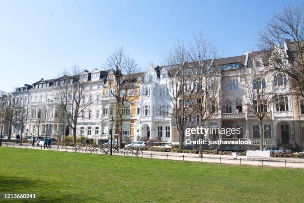 jugendstil-reihenhäuser in der poppelsdorfer allee in bonn - bonn stock-fotos und bilder