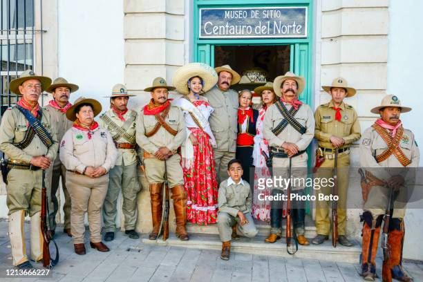 業餘人物和演員喚起墨西哥著名將軍潘喬別墅的生與死 - pancho villa 個照片及圖片檔