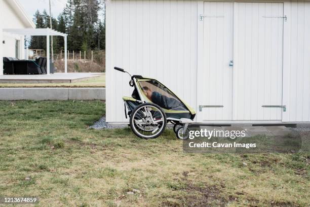 kid sleeping in a stroller outside in sweden - carriage stockfoto's en -beelden