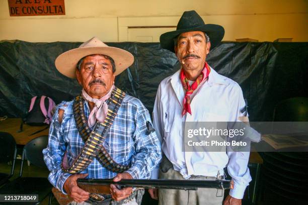 figuras y actores aficionados evocan la vida y la muerte del famoso general mexicano pancho villa - pancho villa fotografías e imágenes de stock